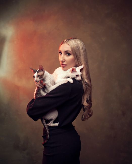 Portret Eve Kralj, specialistke za nego mačk